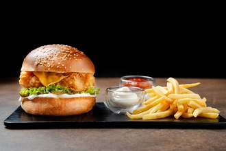 Girl Art Baby Burger görseli