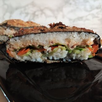 Ton Balık Tempura Onigirazu görseli