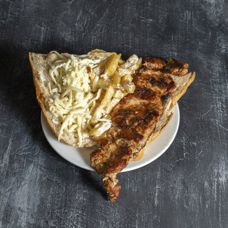 Ekmek Arası Ranch Soslu Patatesli Kaşarlı Tavuk Pirzola görseli