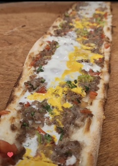 Kuşbaşılı Yumurtalı Pide görseli