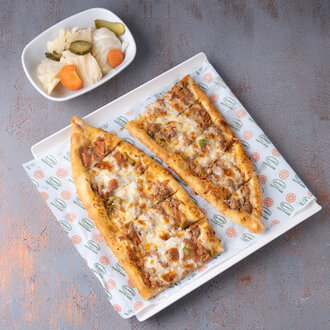 Kuşbaşılı Kaşarlı Pide görseli