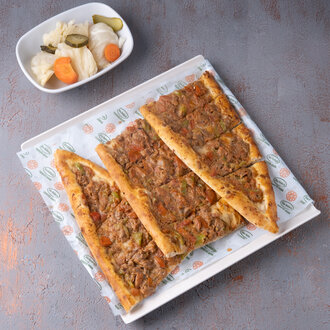 Kuşbaşılı Pide görseli