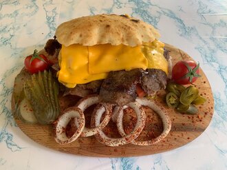 Gobit Ekmek Arası Cheddarlı Et Döner görseli