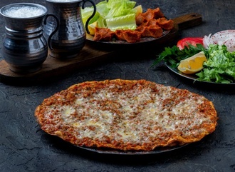 Kaşarlı Lahmacun görseli