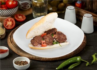 Yarım Ekmek Arası Köfte görseli