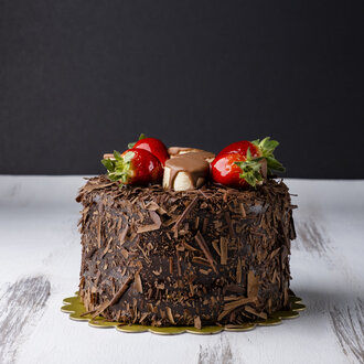 Muzlu & Çilekli & Çikolatalı Pasta (4 - 6 Kişilik) görseli