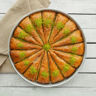 Fıstıklı Havuç Dilim Baklava (500 gr.) görseli