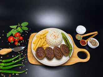 Pilav Üstü Izgara Köfte görseli