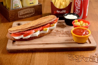 Tulum Peynirli Kaşarlı Ayvalık Tostu görseli