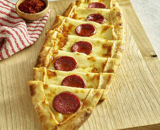 Kaşarlı Sucuklu Pide görseli