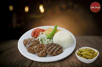 Pilav Üstü Izgara Köfte görseli