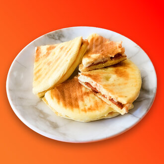 Kaşarlı Yumurtalı Bazlama Tost görseli