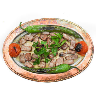 Hünkarbeğendili Kebap görseli