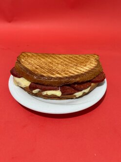 Ayvalık Ekmeğine Karışık Tost görseli