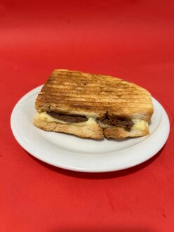 Kavurmalı Kaşarlı Tost görseli