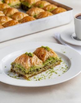 Fıstıklı Özel Kare Baklava (500 gr.) görseli