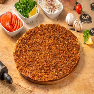 Sarımsaklı Lahmacun görseli