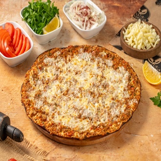 Kaşarlı Lahmacun görseli