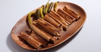 Kaşarlı Patlıcanlı Kapalı Pide görseli