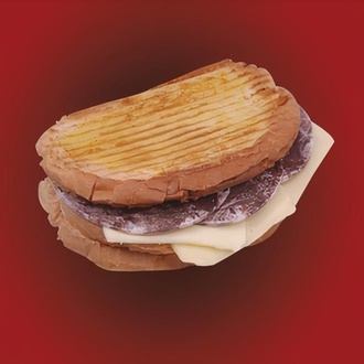 Ayvalık Ekmeğine Kavurmalı Kaşarlı Tost görseli
