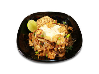 Tavuklu Pad Thai görseli