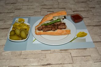 Yarım Ekmek Arası İnegöl Köftesi (1,5 Porsiyon) görseli