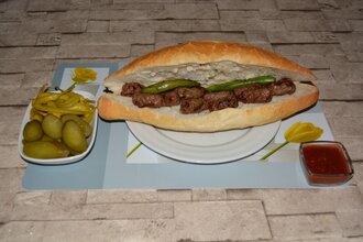 Tam Ekmek Arası İnegöl Köftesi (1,5 Porsiyon) görseli