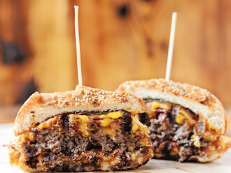 The Bull Special Burger Menü görseli