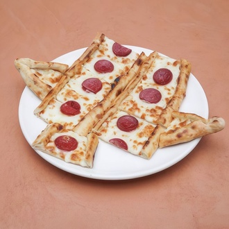 Sucuklu Kaşarlı Pide görseli