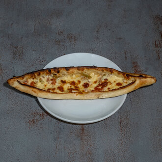 Kuşbaşılı Kaşarlı Pide görseli