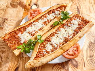 Kuşbaşılı Kaşarlı Pide görseli