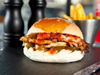 Hot Chicken Chop Burger (130 g) görseli