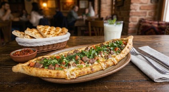 Kuşbaşılı Kaşarlı Pide görseli