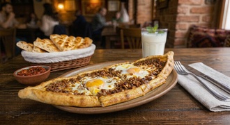 Kıymalı Yumurtalı Pide görseli