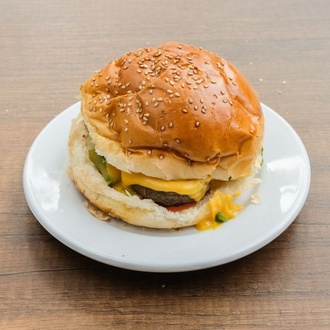 Mozzarella Peynirli Cheeseburger görseli