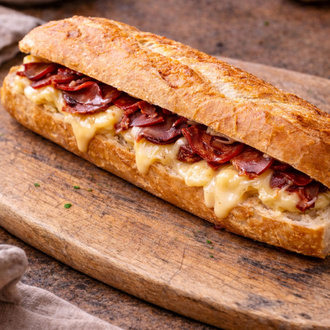 Ekmek Arası Pastırmalı Yumurta görseli