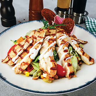 Izgara Tavuklu Special Soslu Salata görseli