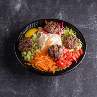 Köfteli Peynirli Salata görseli