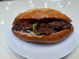 Ekmek Arası Izgara Köfte görseli