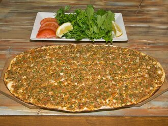 Lahmacun görseli