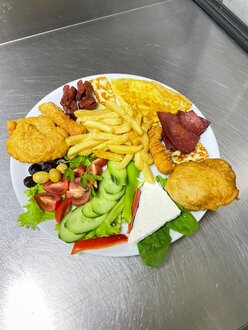 Sıcak Kahvaltı Tabağı görseli