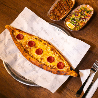 Kaşarlı Sucuklu Pide görseli