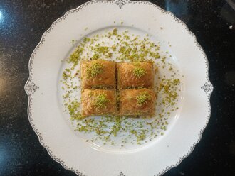 Fıstıklı Özel Baklava (4 Dilim) görseli