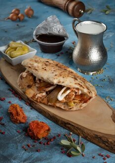 Gobit Ekmek Arası Tavuk Döner & Tatlı Menü görseli