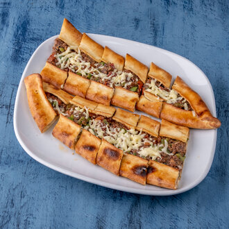 Kuşbaşılı Kaşarlı Pide görseli