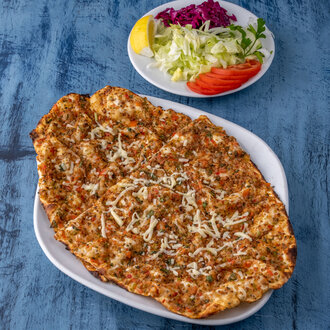 Kaşarlı Lahmacun görseli