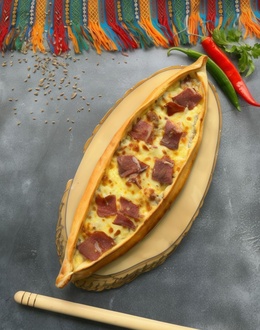 Pastırmalı Kaşarlı Pide görseli
