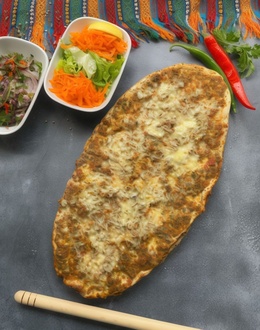 Kaşarlı Lahmacun görseli