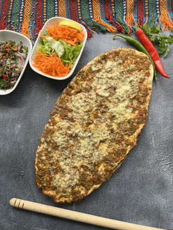Kaşarlı Lahmacun görseli