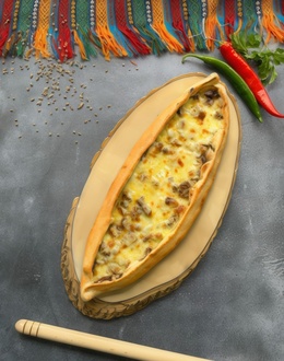 Kavurmalı Kaşarlı Pide görseli